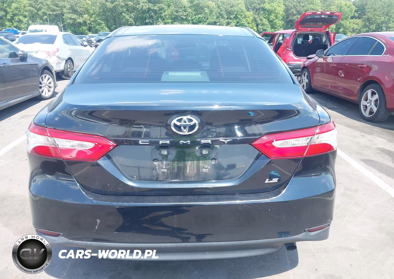 2018 Toyota Camry Le VIN:4T1B11HK8JU091218 - 17