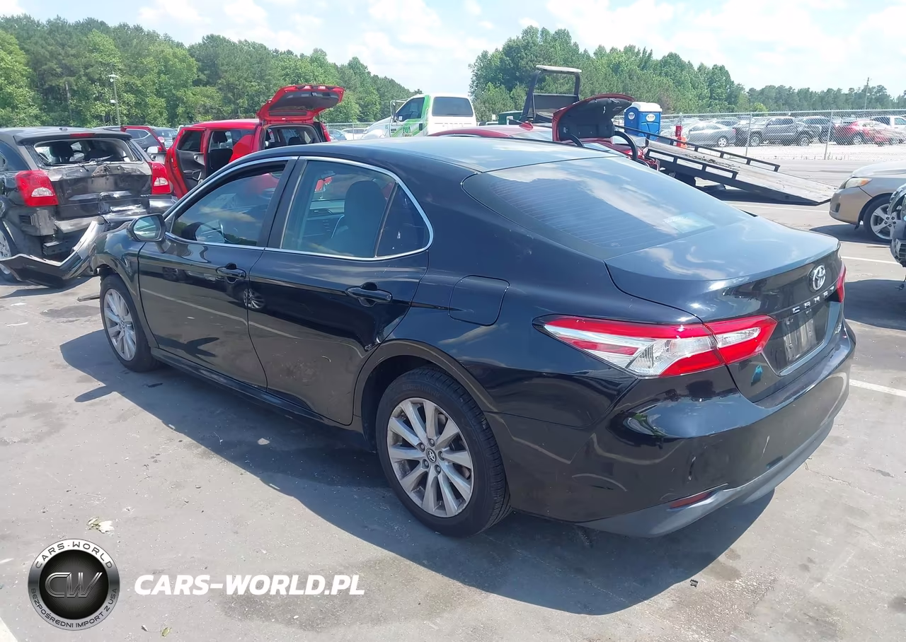 2018 Toyota Camry Le VIN:4T1B11HK8JU091218 - 3