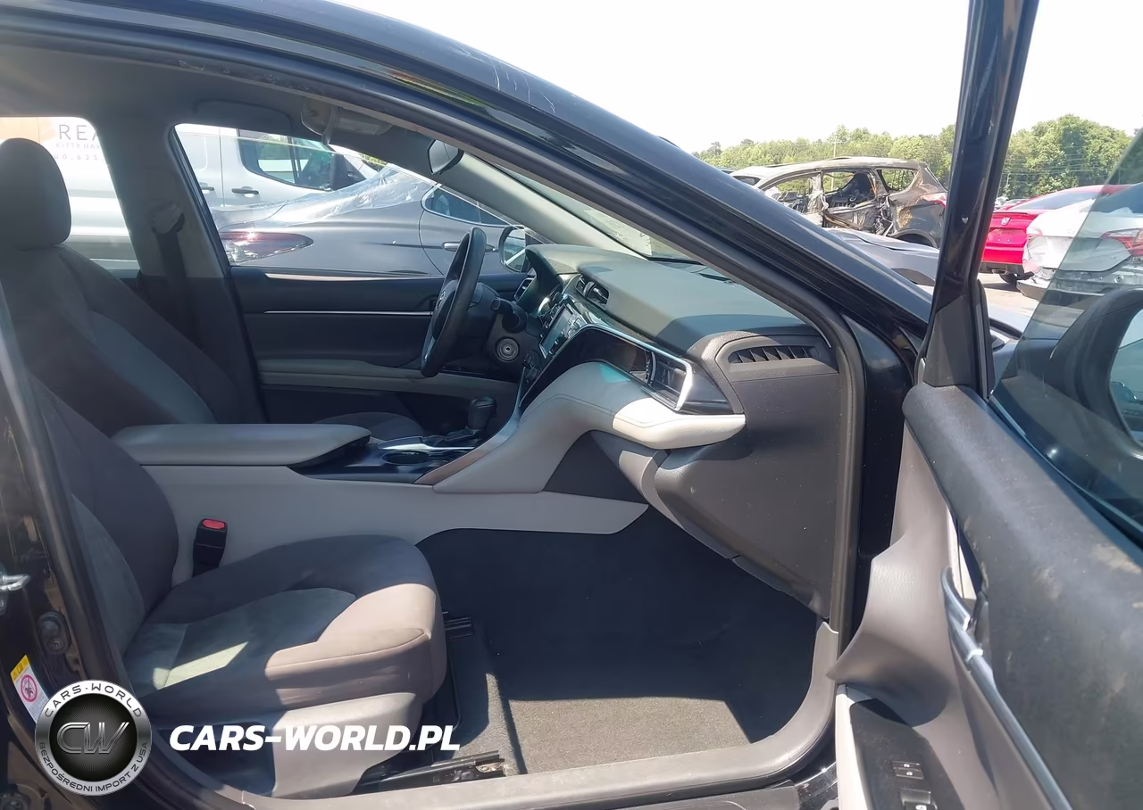 2018 Toyota Camry Le VIN:4T1B11HK8JU091218 - 5