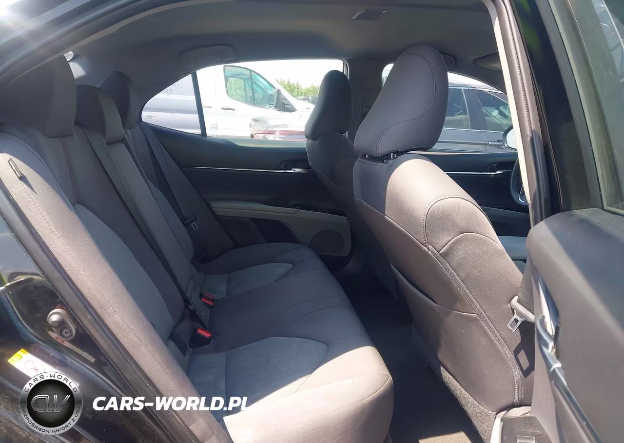 2018 Toyota Camry Le VIN:4T1B11HK8JU091218 - 8