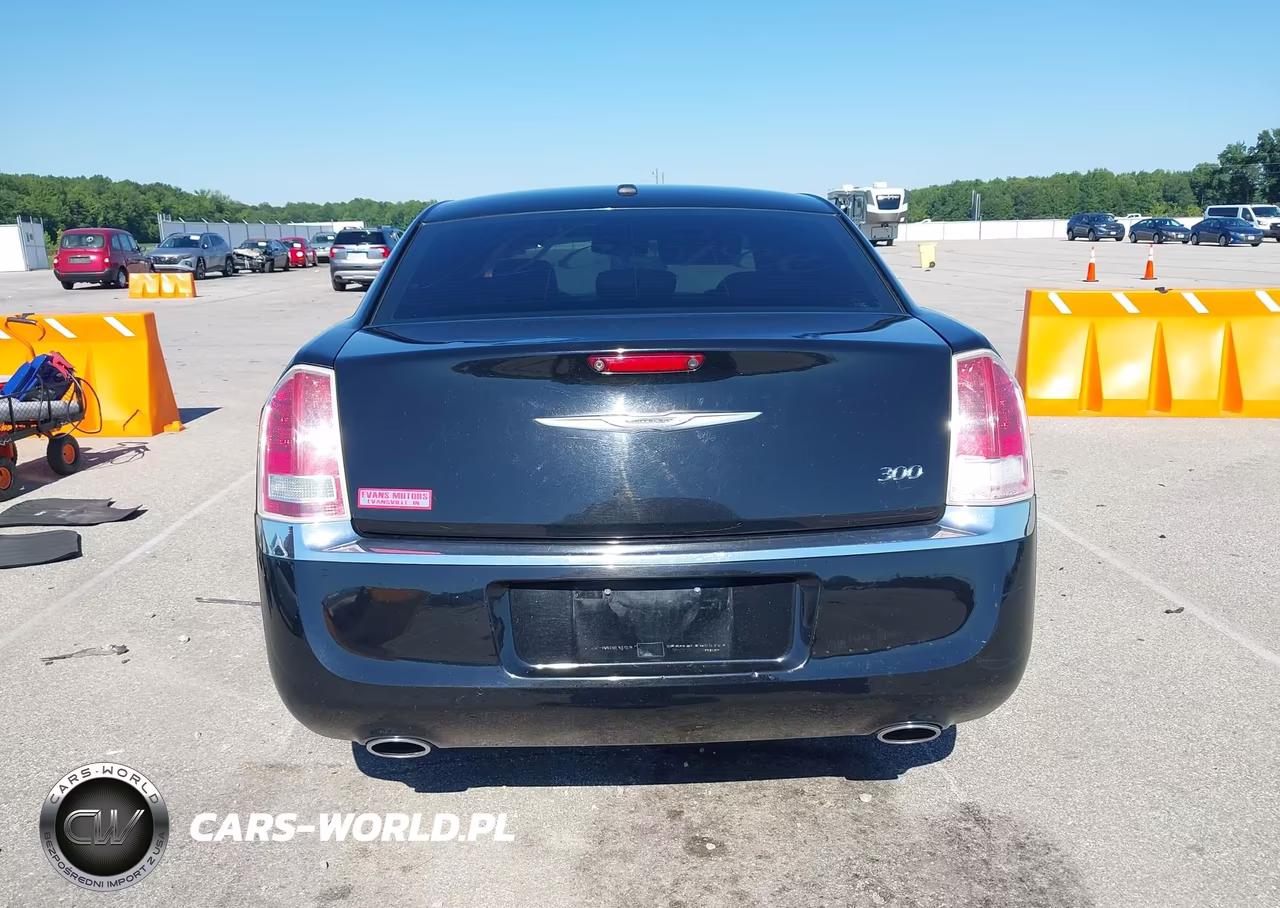 2013 Chrysler 300 Motown VIN:2C3CCAAG9DH722899 - 17