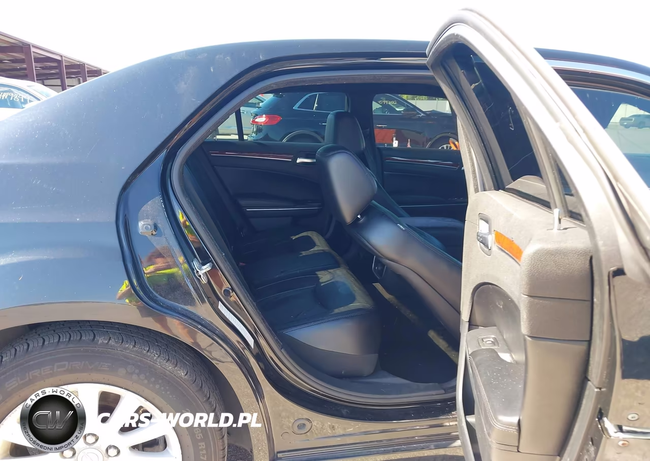 2013 Chrysler 300 Motown VIN:2C3CCAAG9DH722899 - 8
