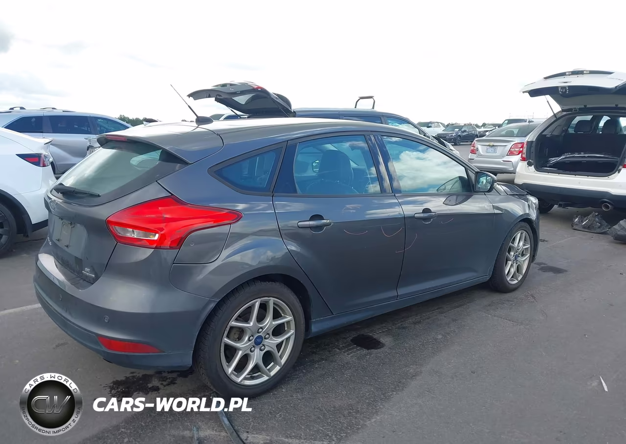 2015 Ford Focus Se VIN:1FADP3K22FL362308 - 4