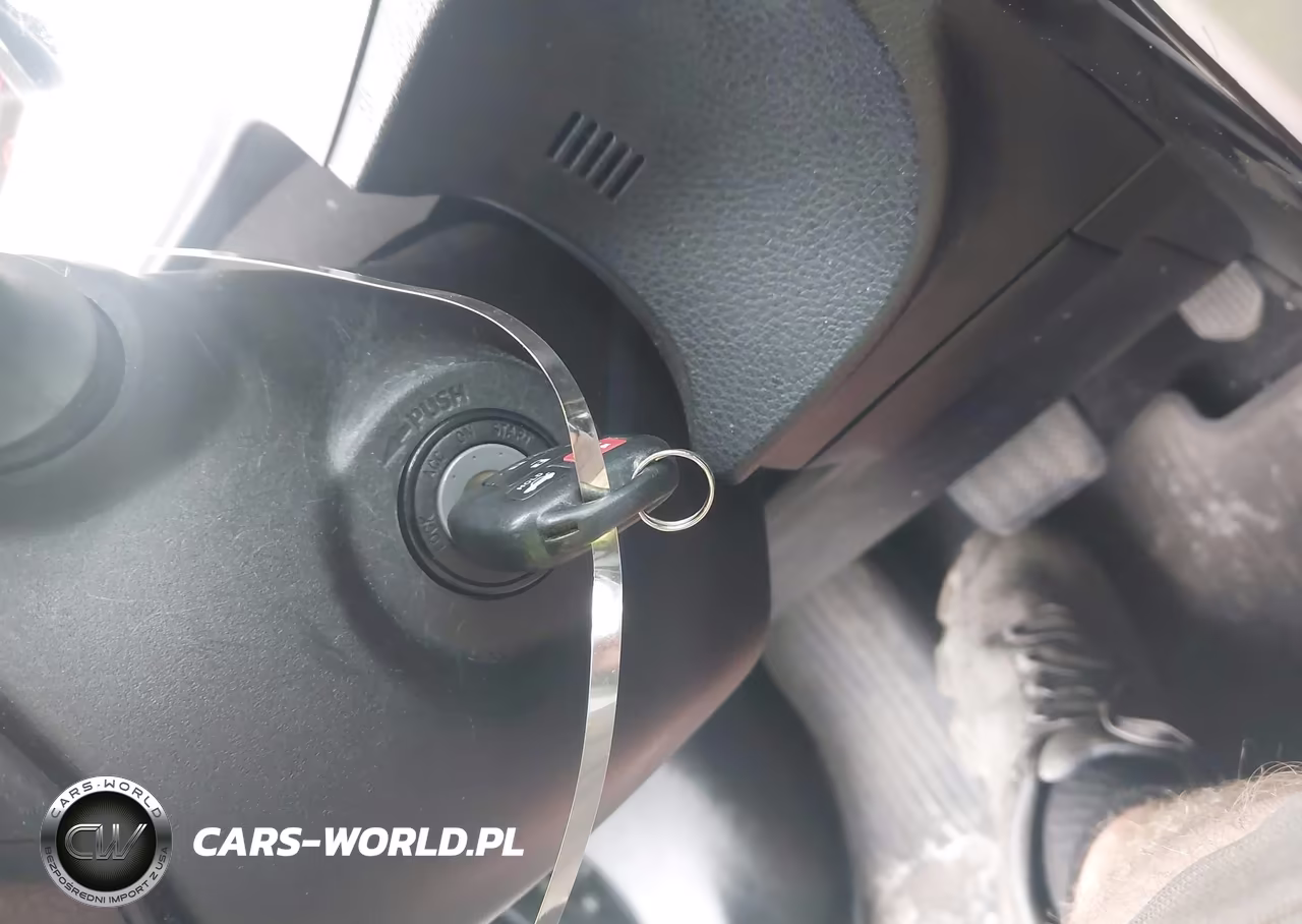 2018 Toyota Corolla Le VIN:2T1BURHE5JC096703 - 11