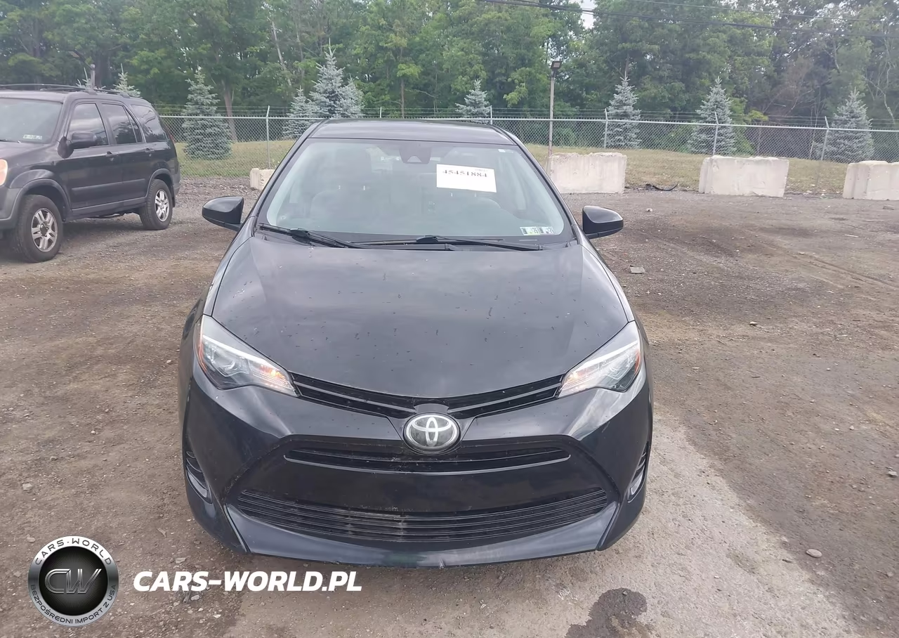 2018 Toyota Corolla Le VIN:2T1BURHE5JC096703 - 12