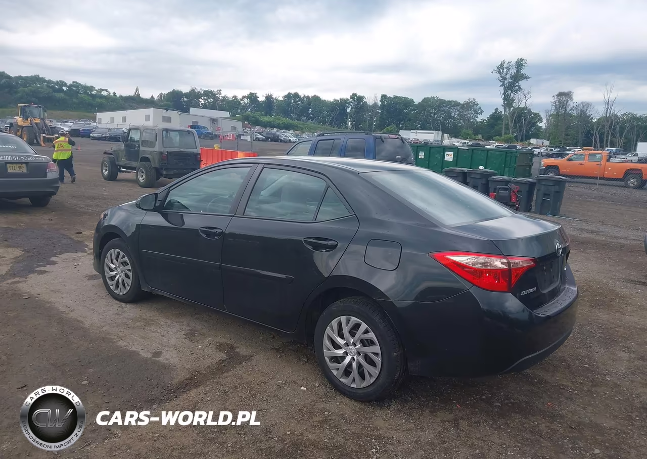 2018 Toyota Corolla Le VIN:2T1BURHE5JC096703 - 3