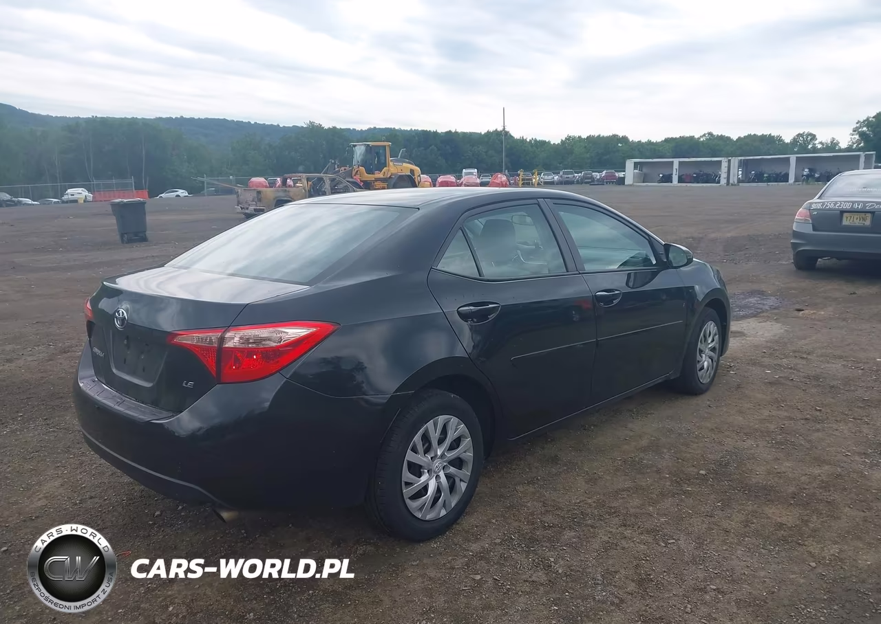 2018 Toyota Corolla Le VIN:2T1BURHE5JC096703 - 4