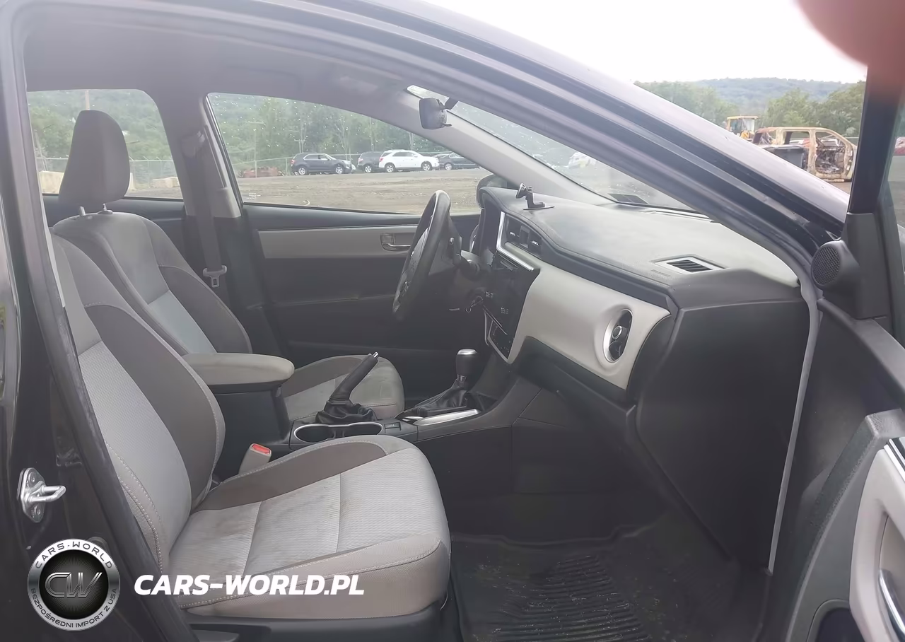 2018 Toyota Corolla Le VIN:2T1BURHE5JC096703 - 5