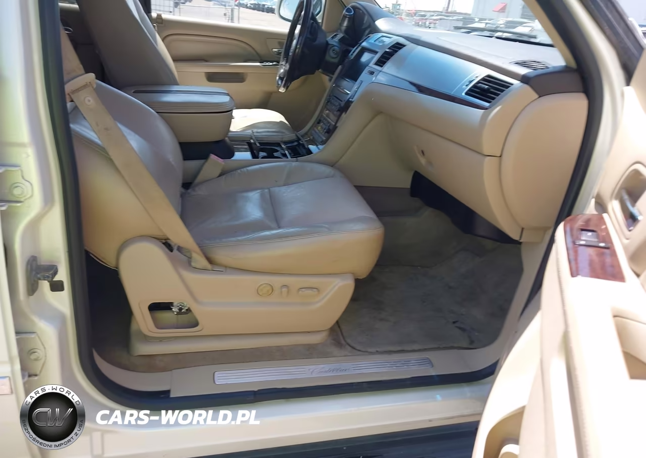 2011 Cadillac Escalade Luxury VIN:1GYS4BEF2BR377007 - 5