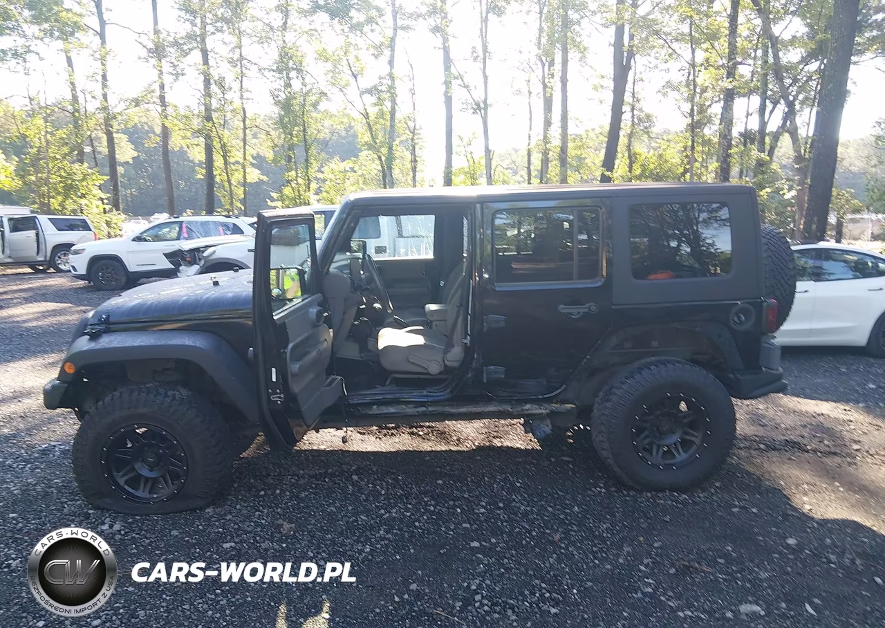 2007 Jeep Wrangler Unlimited Sahara VIN:1J4GA59117L118243 - 14