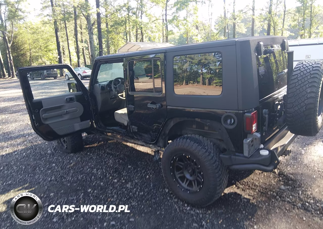2007 Jeep Wrangler Unlimited Sahara VIN:1J4GA59117L118243 - 3