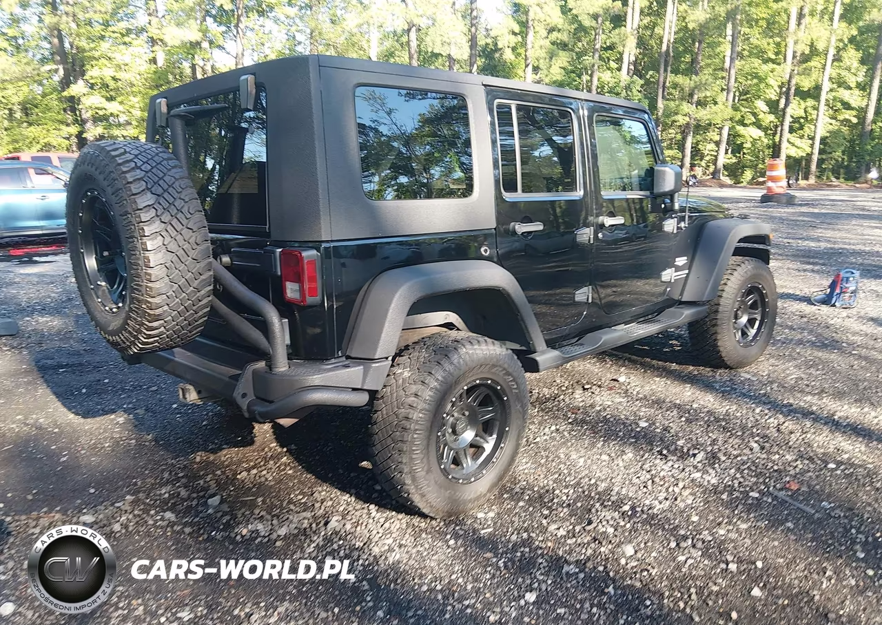 2007 Jeep Wrangler Unlimited Sahara VIN:1J4GA59117L118243 - 4