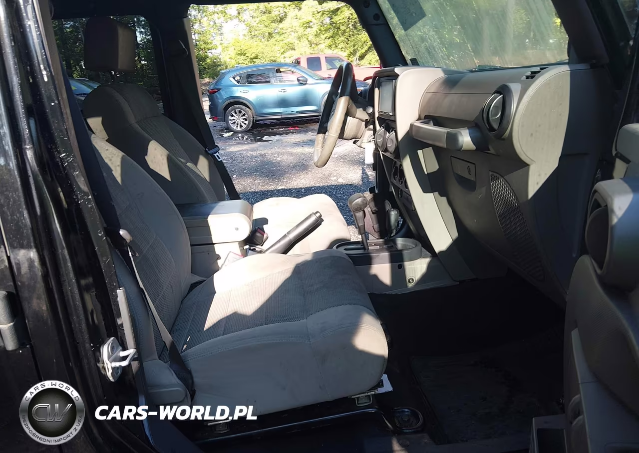2007 Jeep Wrangler Unlimited Sahara VIN:1J4GA59117L118243 - 5