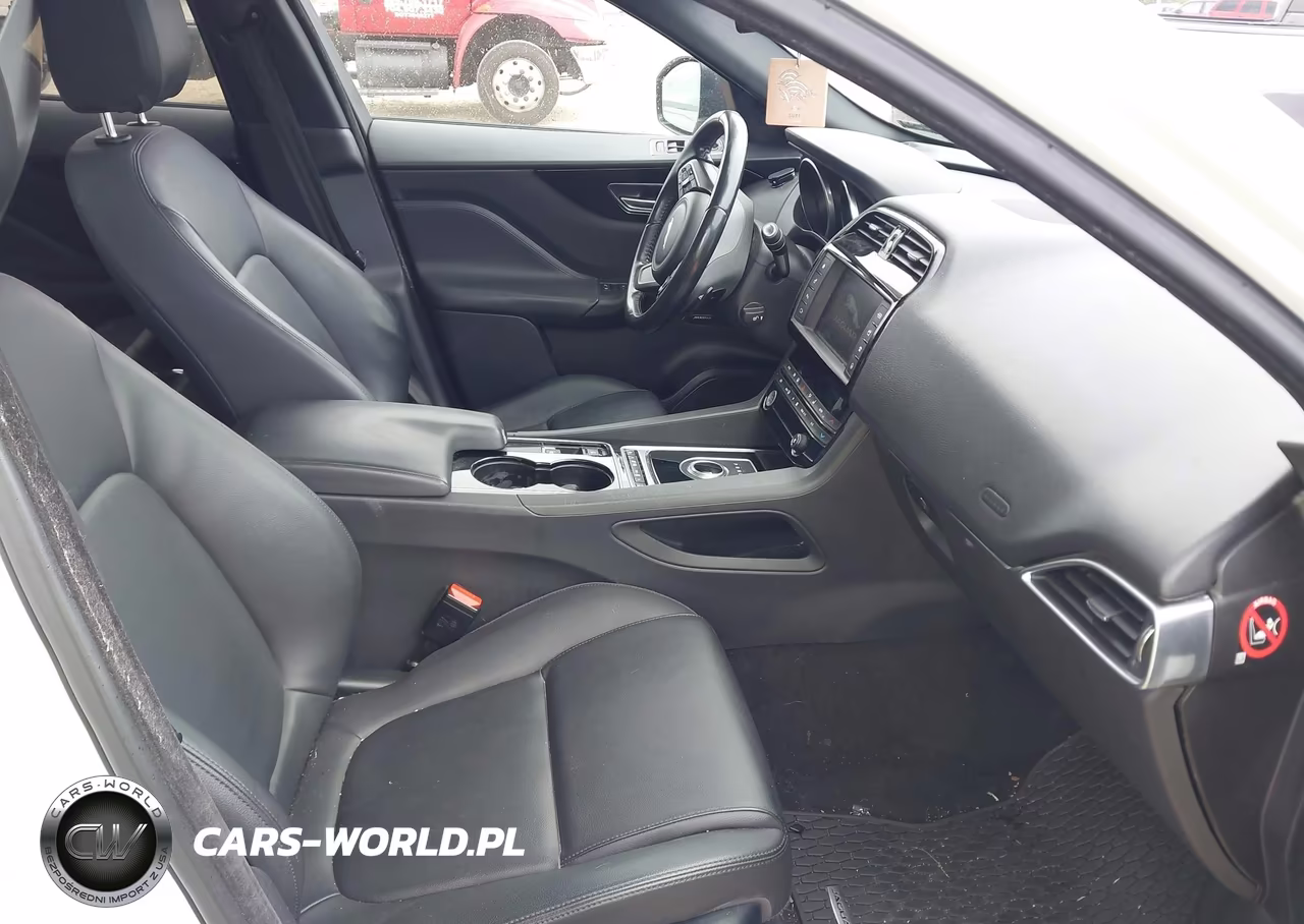 2017 Jaguar F-Pace 35T Premium VIN:SADCJ2BV4HA494971 - 5