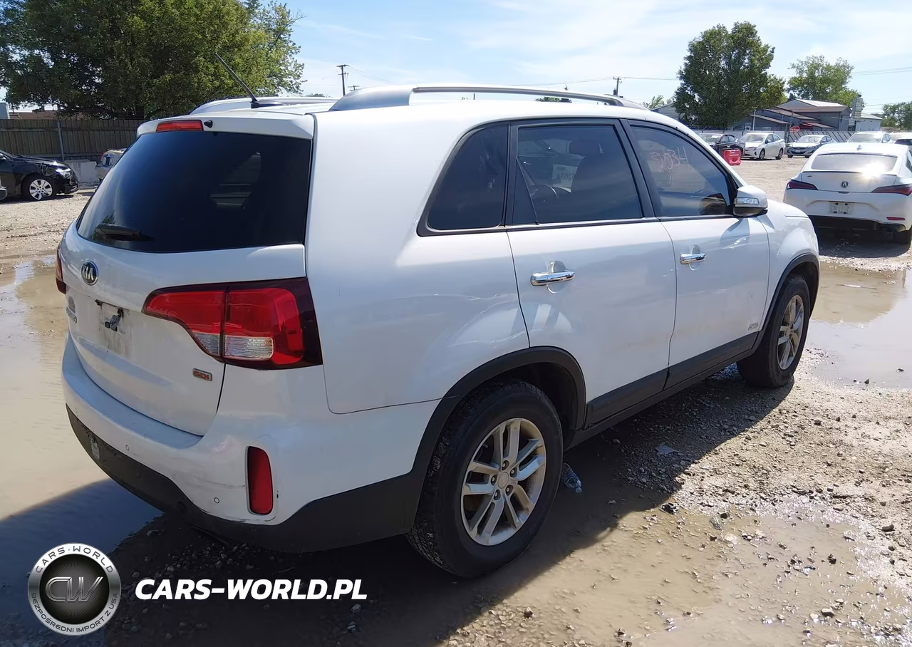 2015 Kia Sorento Lx VIN:5XYKTCA63FG564071 - 4