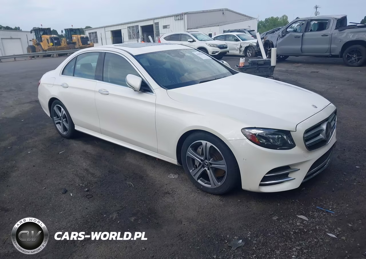 2017 Mercedes-Benz E 300 – zdjęcie 1 z 11