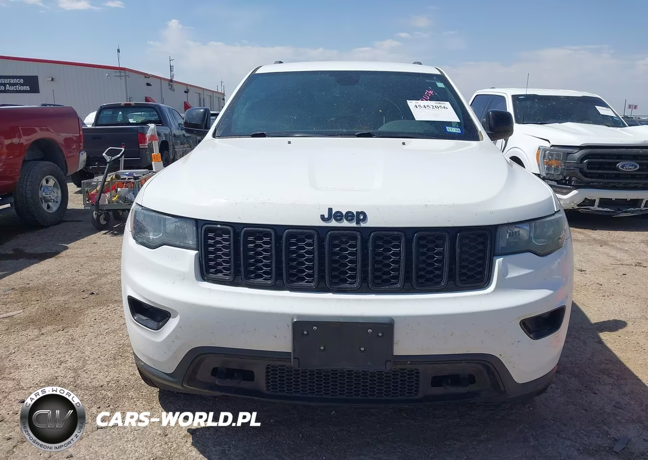 2018 Jeep Grand Cherokee Upland 4X4 VIN:1C4RJFAGXJC370326 - 12