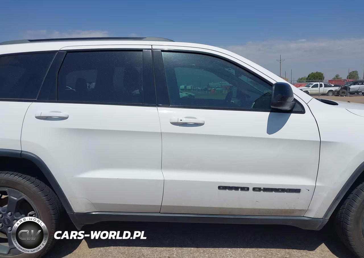 2018 Jeep Grand Cherokee Upland 4X4 VIN:1C4RJFAGXJC370326 - 13