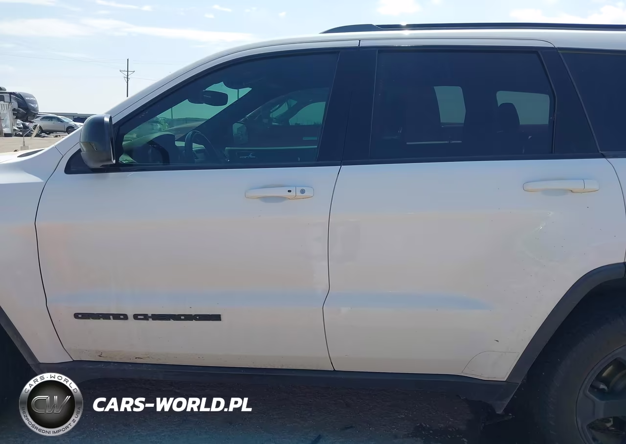 2018 Jeep Grand Cherokee Upland 4X4 VIN:1C4RJFAGXJC370326 - 14
