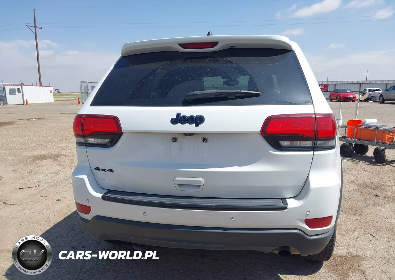 2018 Jeep Grand Cherokee Upland 4X4 VIN:1C4RJFAGXJC370326 - 16