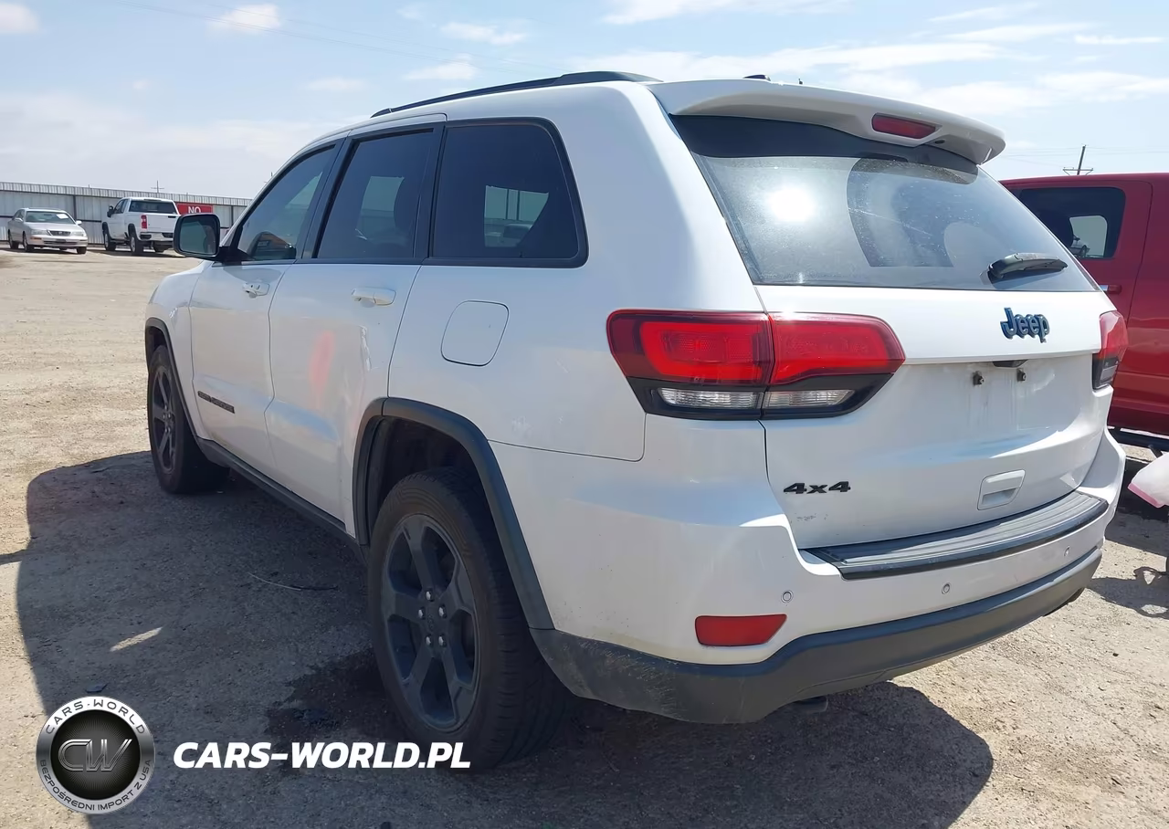 2018 Jeep Grand Cherokee Upland 4X4 VIN:1C4RJFAGXJC370326 - 3