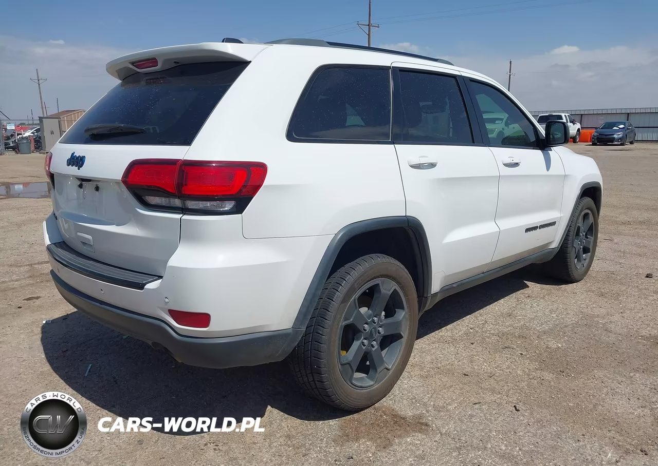 2018 Jeep Grand Cherokee Upland 4X4 VIN:1C4RJFAGXJC370326 - 4