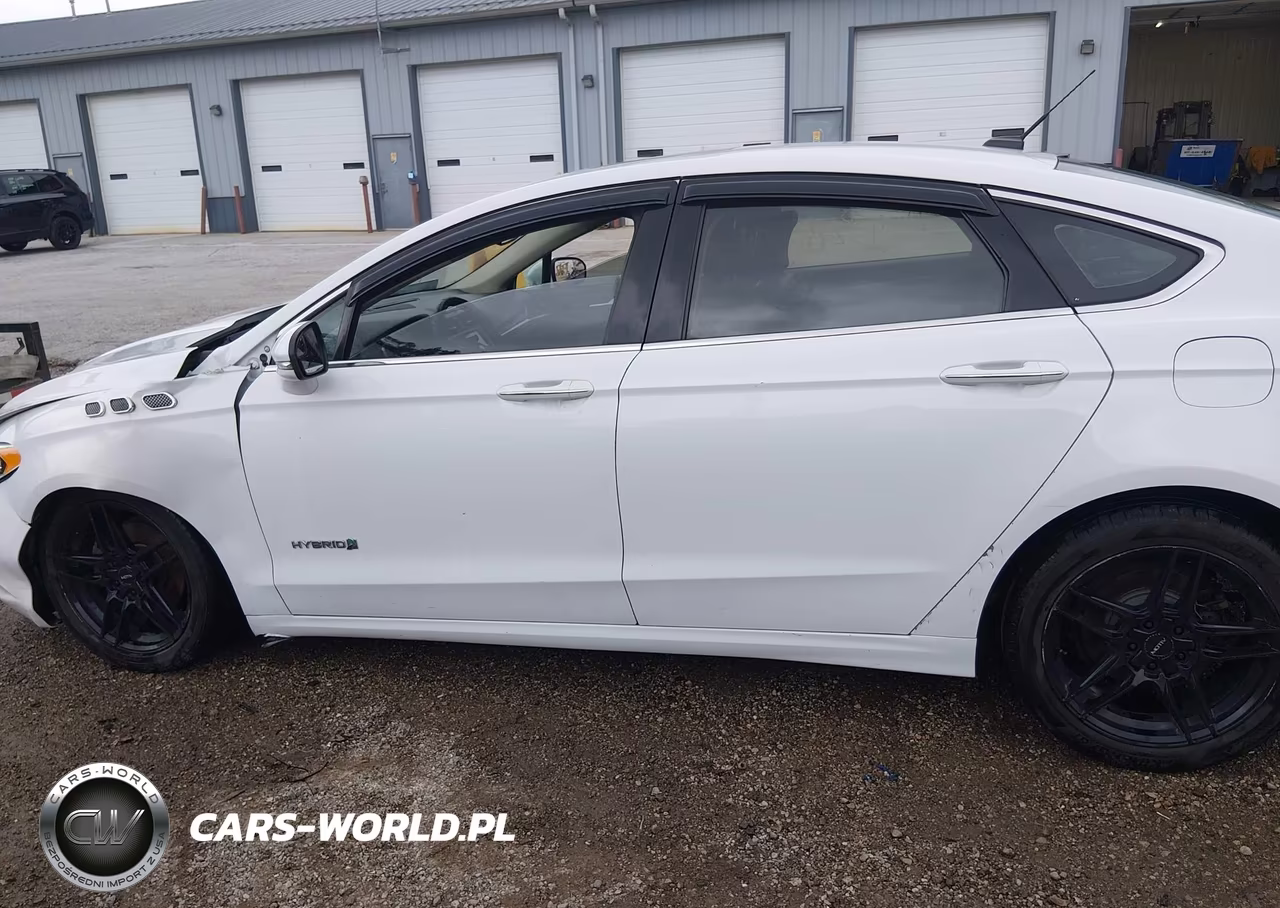 2018 Ford Fusion Hybrid Platinum-Titanium VIN:3FA6P0RU9JR101718 - 13