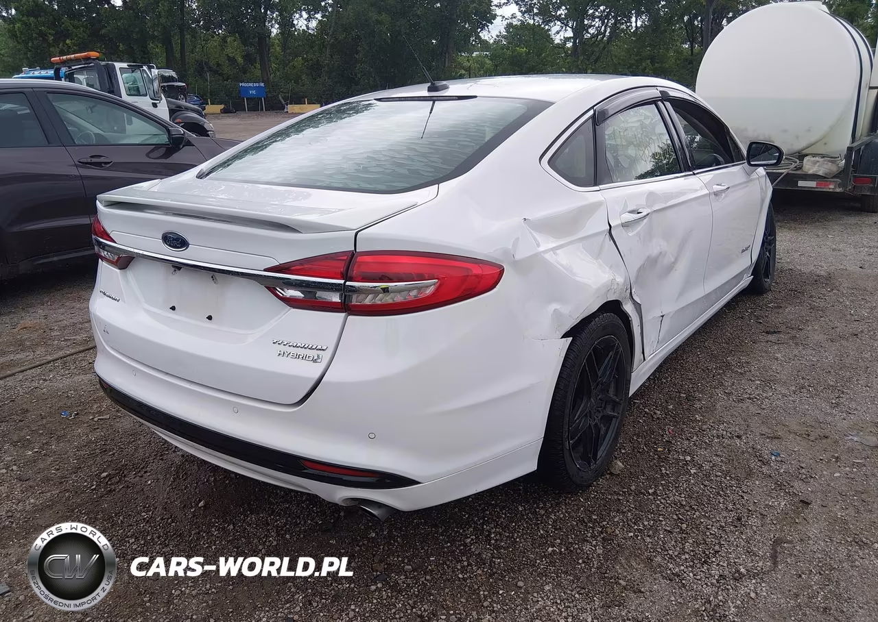 2018 Ford Fusion Hybrid Platinum-Titanium VIN:3FA6P0RU9JR101718 - 4