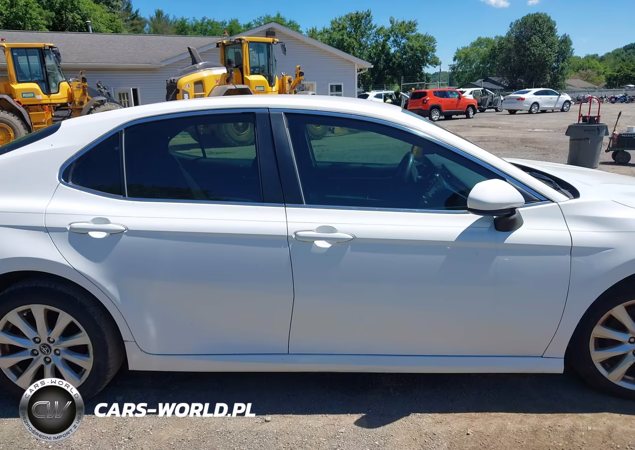 2018 Toyota Camry Le VIN:4T1B11HK9JU646564 - 12