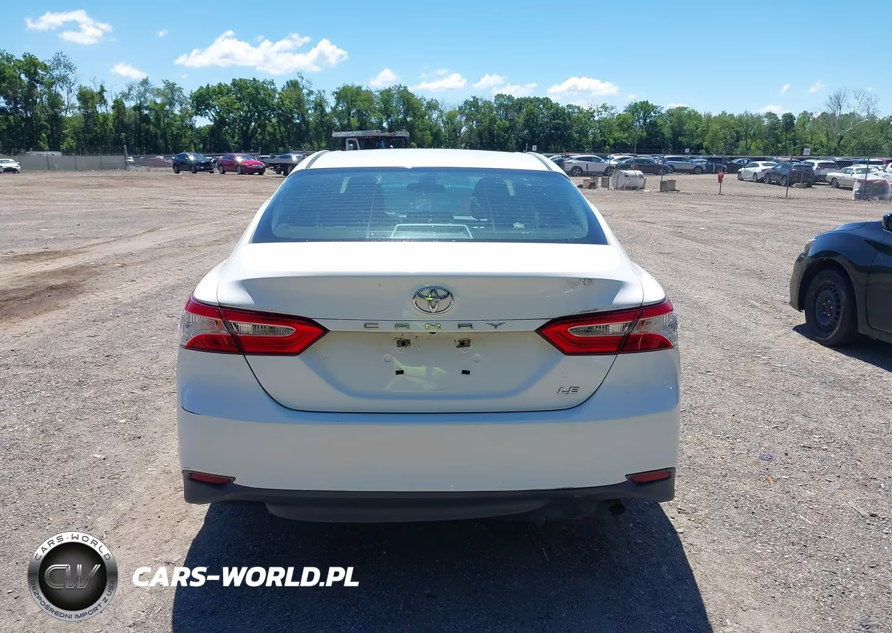 2018 Toyota Camry Le VIN:4T1B11HK9JU646564 - 15