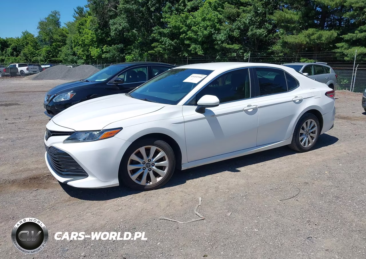 2018 Toyota Camry Le VIN:4T1B11HK9JU646564 - 2