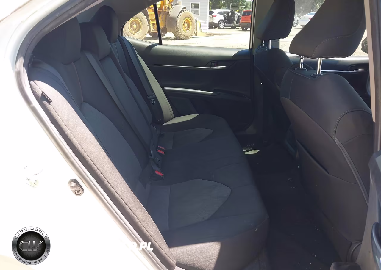 2018 Toyota Camry Le VIN:4T1B11HK9JU646564 - 8
