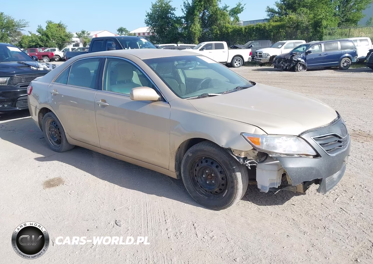 2010 Toyota Camry Le – zdjęcie 1 z 13