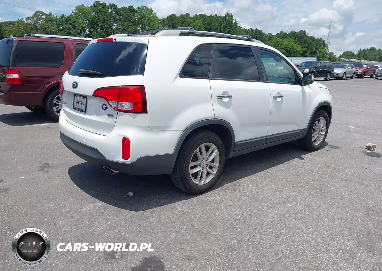 2015 Kia Sorento Lx VIN:5XYKT4A63FG622945 - 4