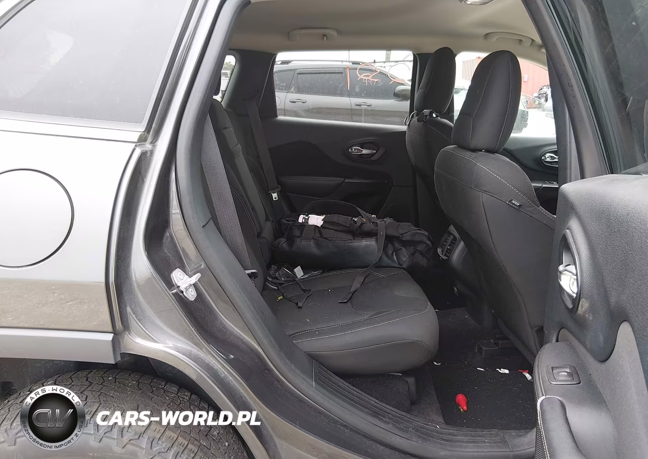 2016 Jeep Cherokee Latitude VIN:1C4PJLCB8GW172035 - 8