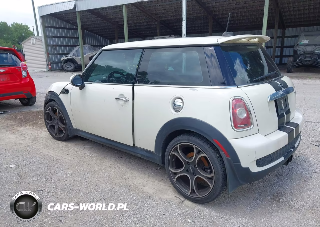 2009 Mini Cooper S VIN:WMWMF73569TW81600 - 3