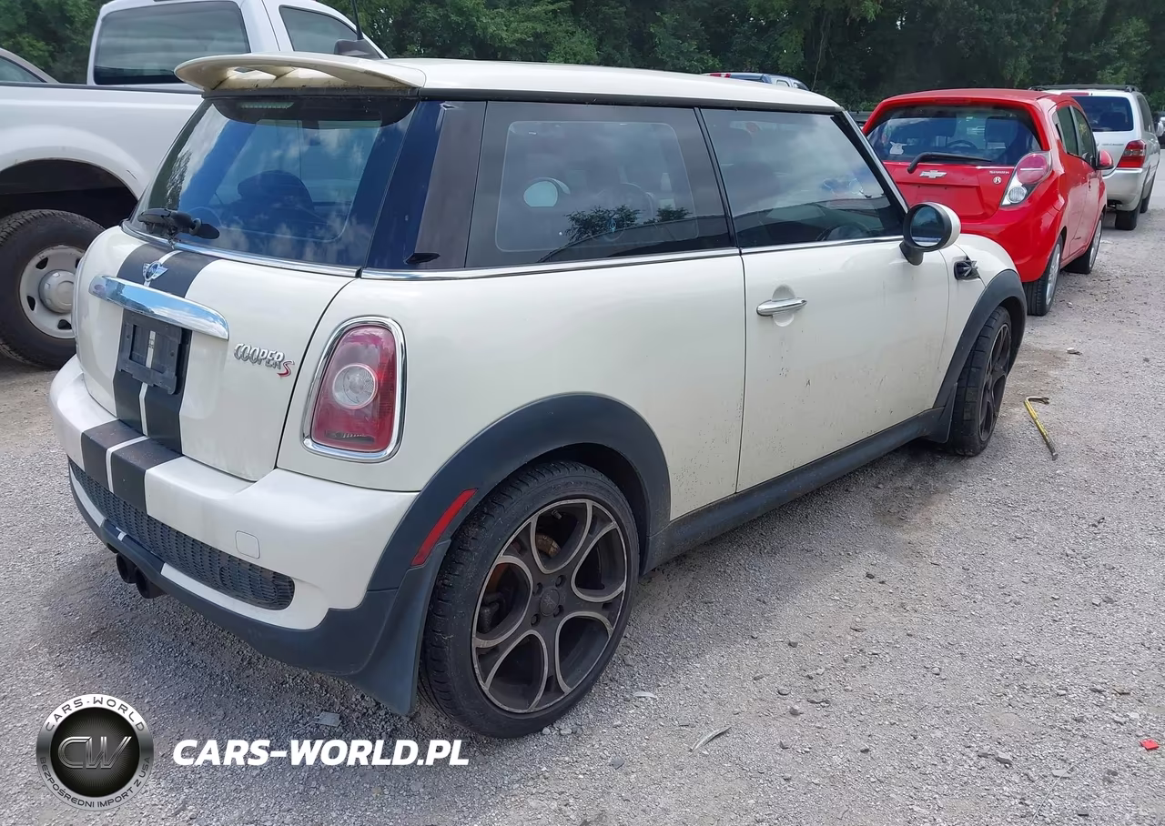 2009 Mini Cooper S VIN:WMWMF73569TW81600 - 4