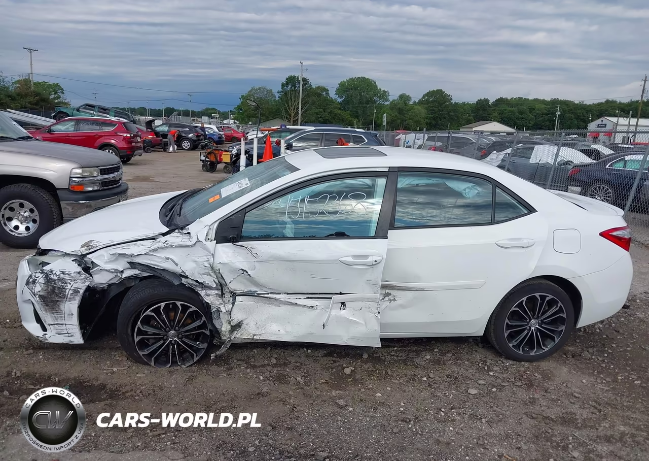 2015 Toyota Corolla S Plus VIN:5YFBURHE6FP190094 - 14