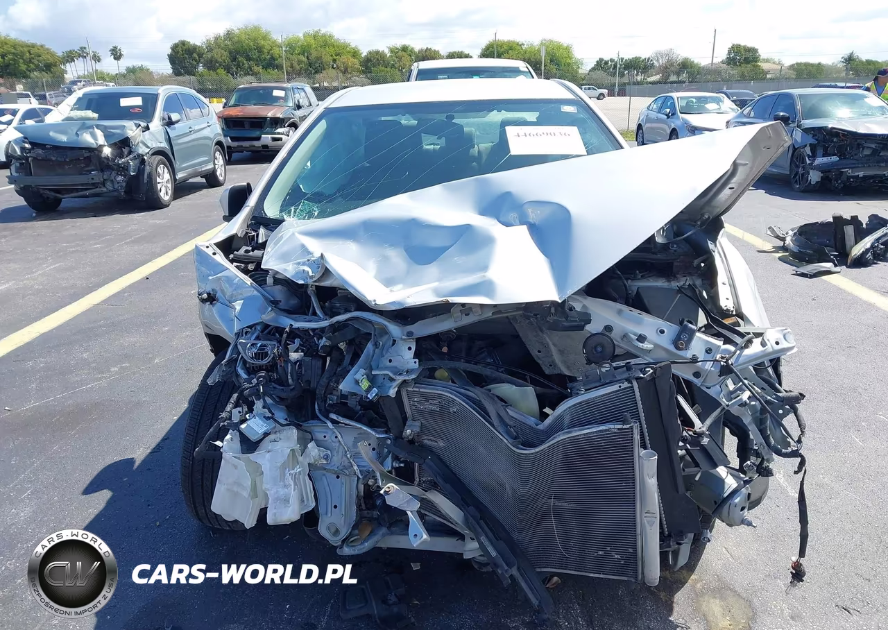 2015 Toyota Corolla Le VIN:2T1BURHE8FC462726 - 12