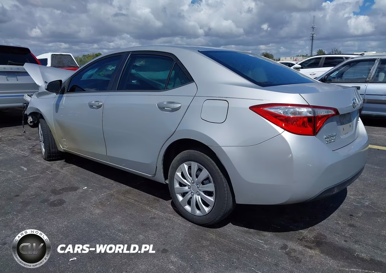 2015 Toyota Corolla Le VIN:2T1BURHE8FC462726 - 3