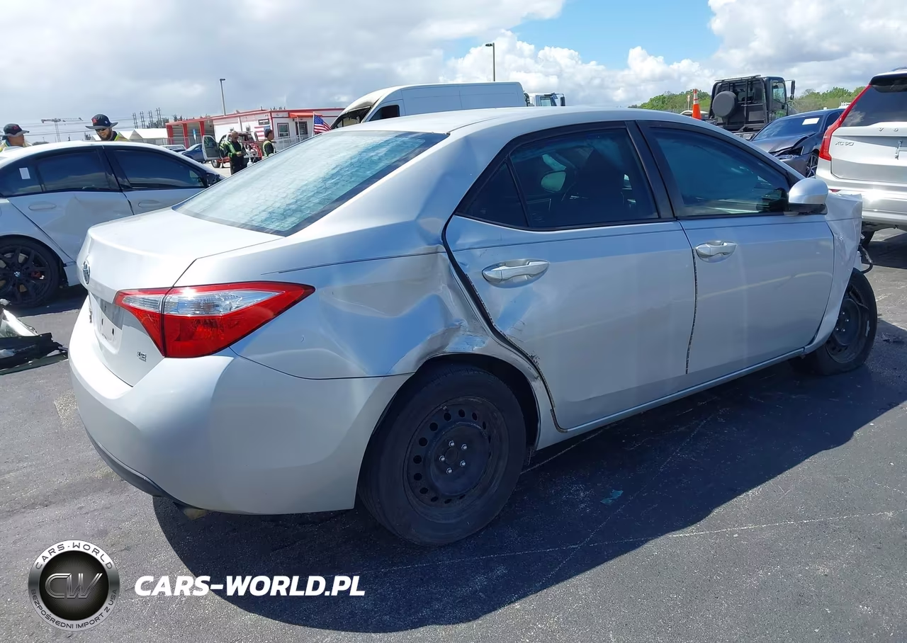 2015 Toyota Corolla Le VIN:2T1BURHE8FC462726 - 4
