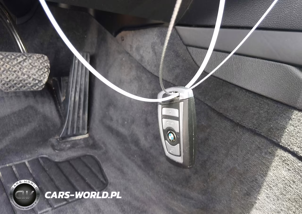 2010 BMW 750Li VIN:WBAKB8C59ACY63398 - 11