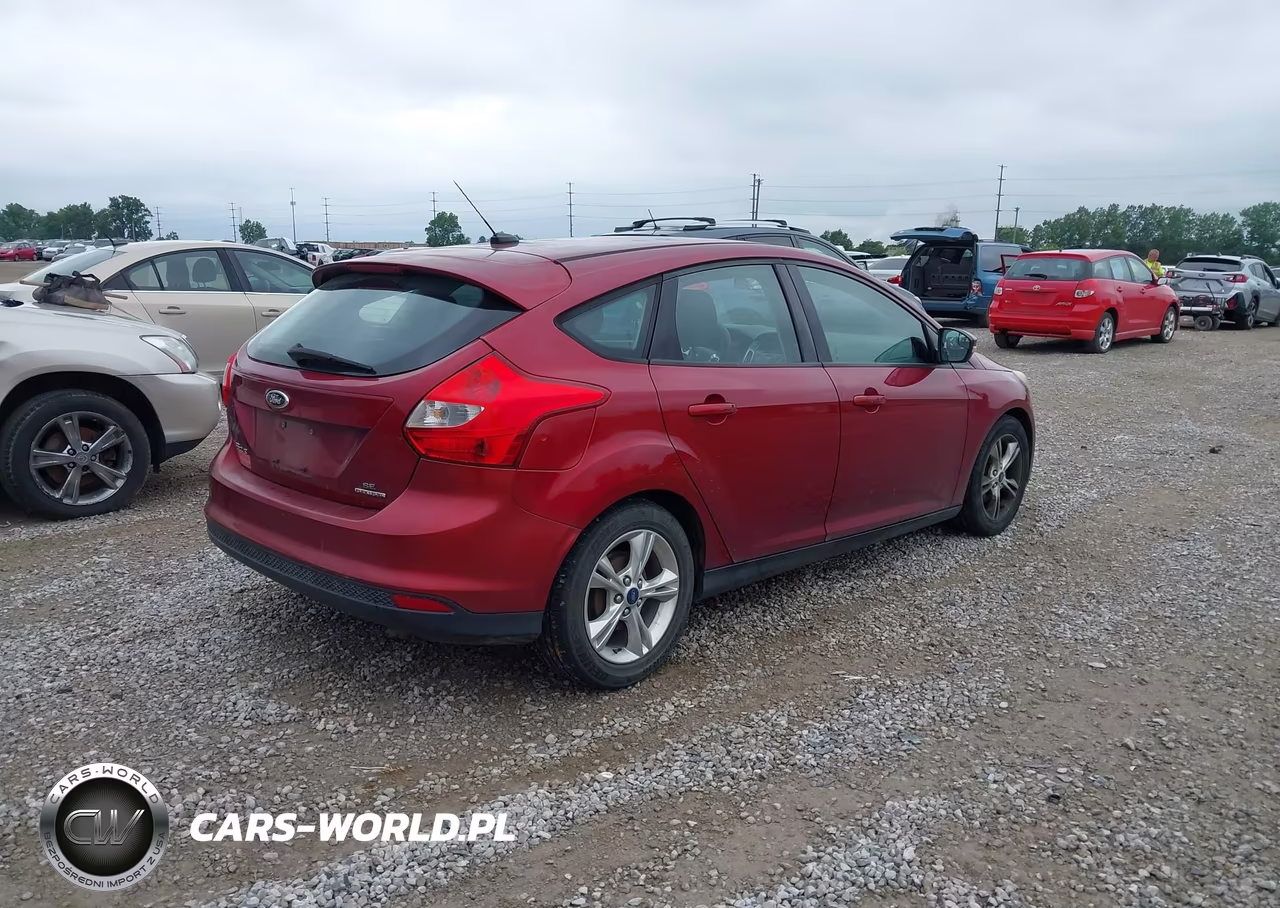 2014 Ford Focus Se VIN:1FADP3K22EL153214 - 4