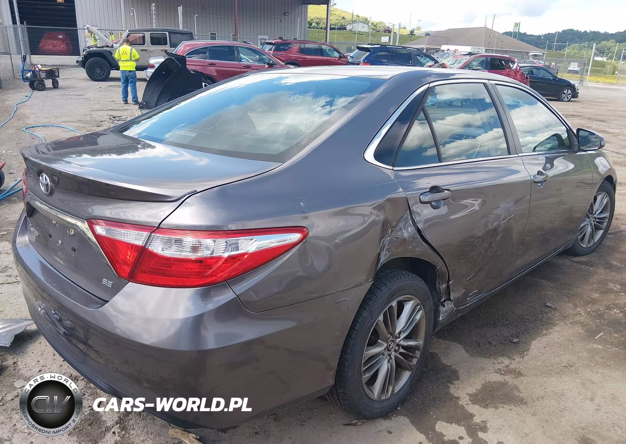 2015 Toyota Camry Se VIN:4T1BF1FK6FU477681 - 4