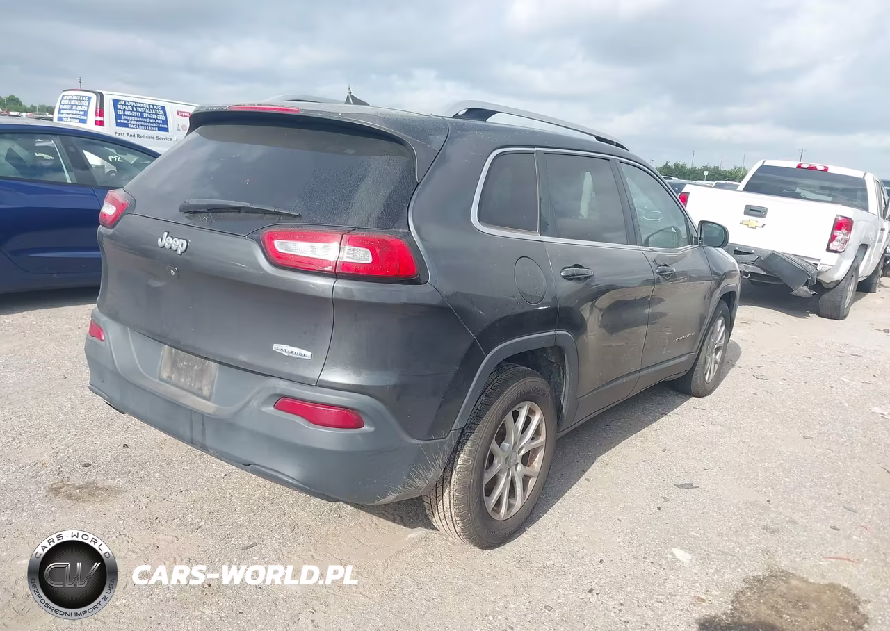 2017 Jeep Cherokee Latitude VIN:1C4PJLCB2HW574134 - 4
