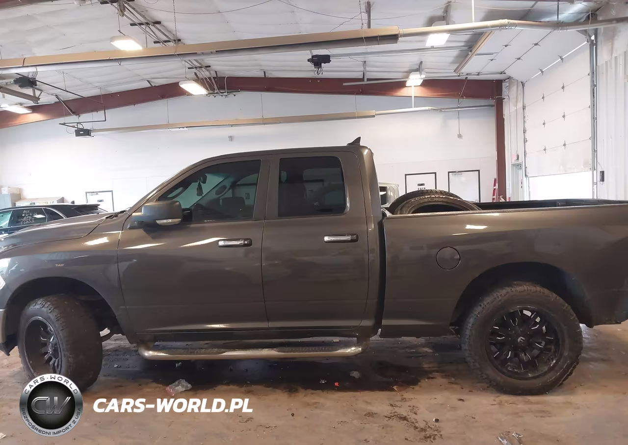2018 Ram 1500 Big Horn 4X4 6'4 Box VIN:1C6RR7GG8JS231461 - 14
