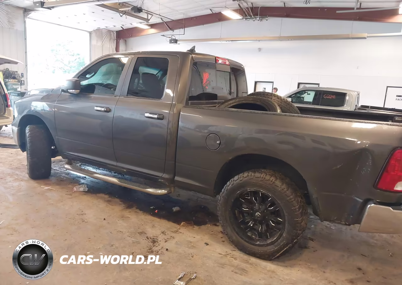 2018 Ram 1500 Big Horn 4X4 6'4 Box VIN:1C6RR7GG8JS231461 - 3