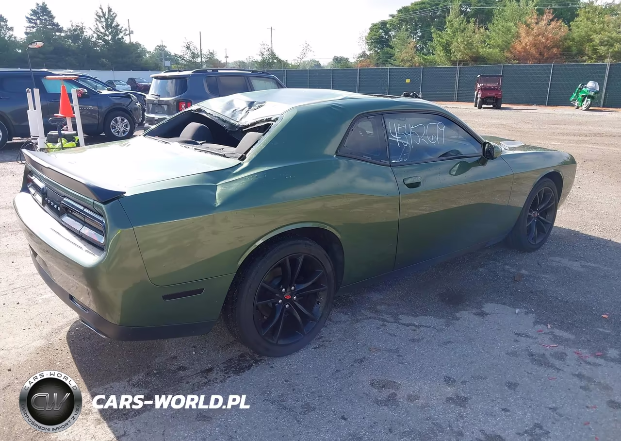 2018 Dodge Challenger Sxt VIN:2C3CDZAG5JH297284 - 4