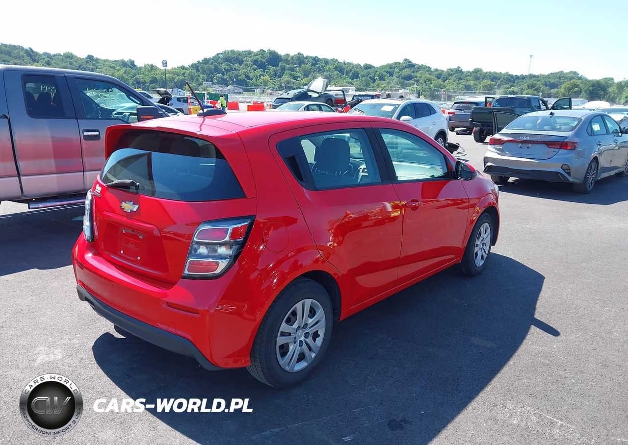 2019 Chevrolet Sonic Lt Auto VIN:1G1JG6SB9K4141820 - 4