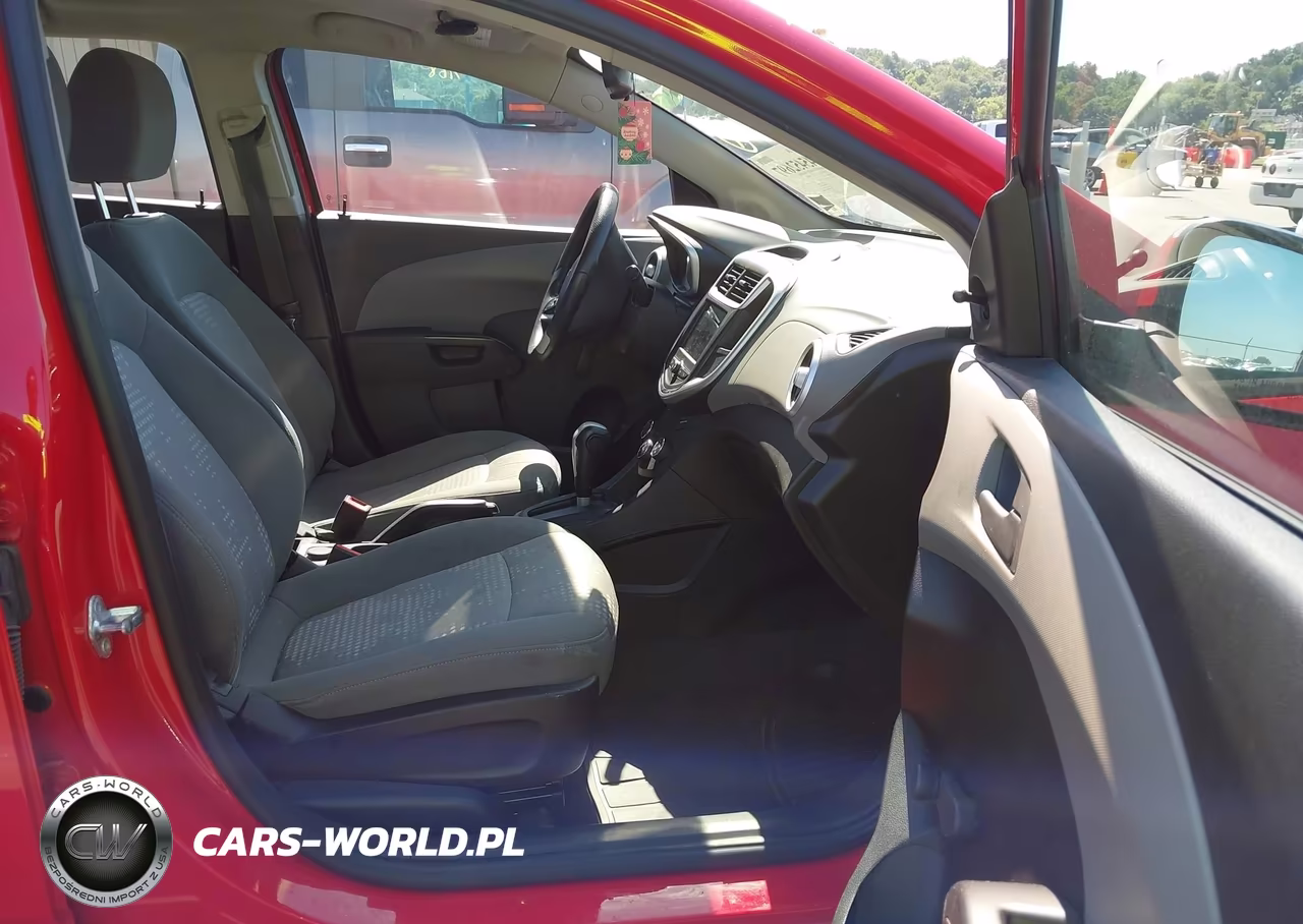 2019 Chevrolet Sonic Lt Auto VIN:1G1JG6SB9K4141820 - 5